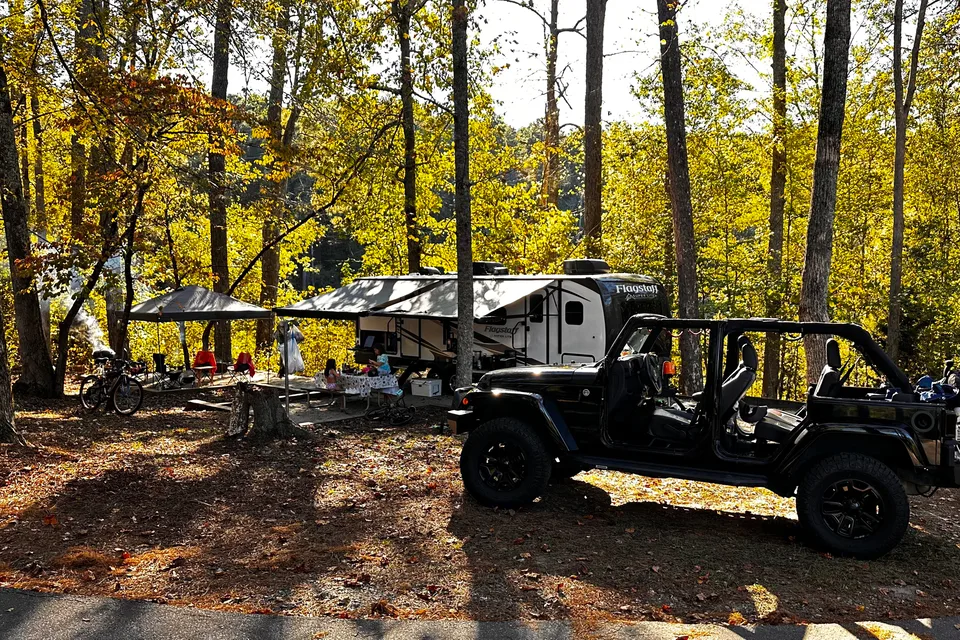 Dennis 's Forest River Flagstaff 27BHWS Travel Trailer