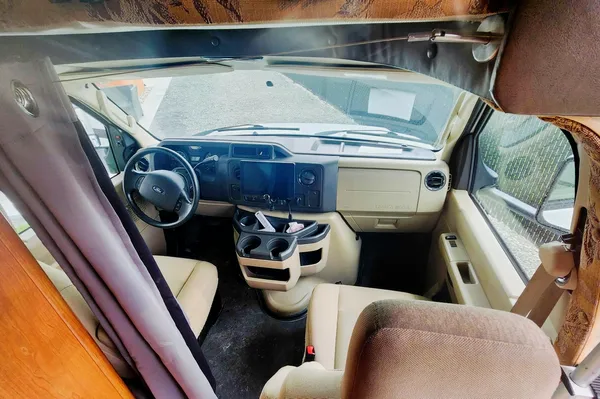 Ford Econoline Commercial Cutaway ADVENTURER 19 RD 4 Saisons 2014 Classe B