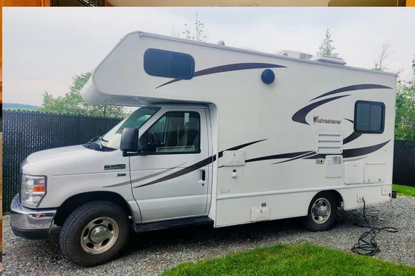 Ford Econoline Commercial Cutaway ADVENTURER 19 RD 4 Saisons 2014 Classe B