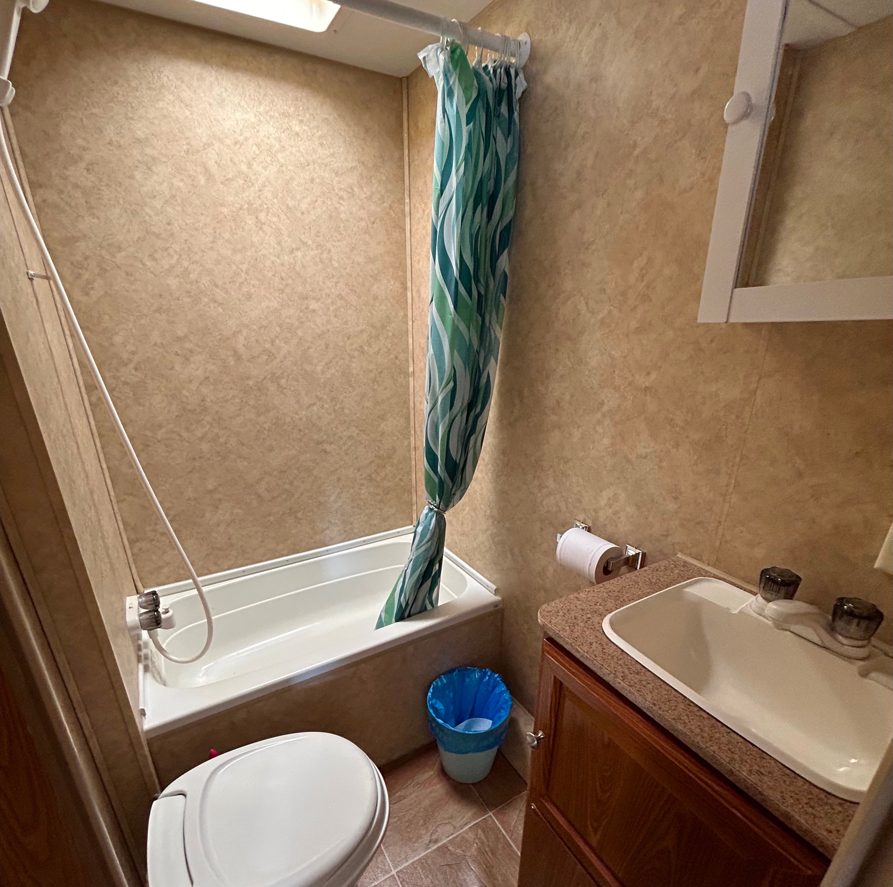 1-Dutchmen TRAVEL TRAILER / CAMPER / RV RENTAL