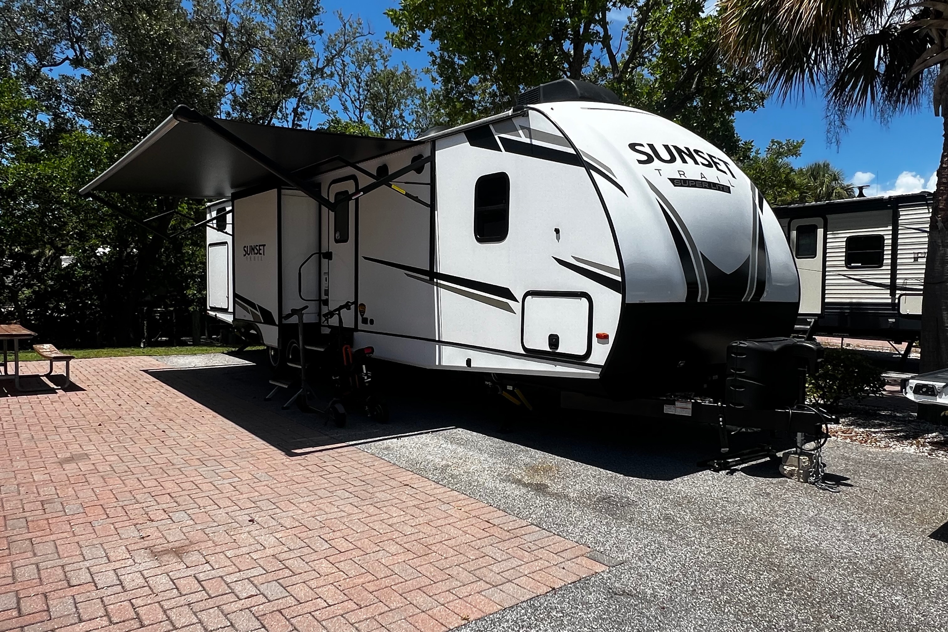 Roberto's Sunset Park RV Sunset super lite Travel Trailer