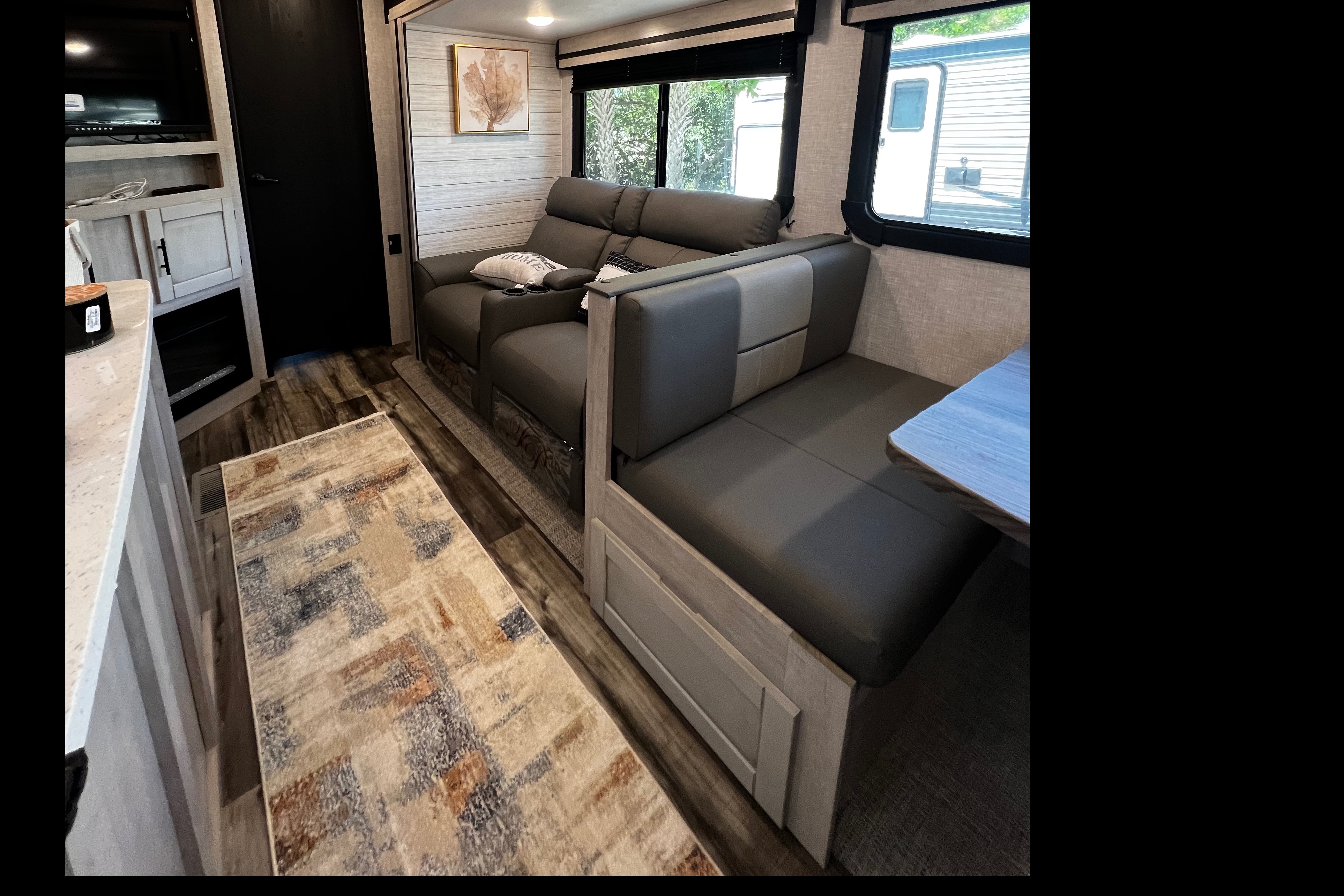 Roberto's Sunset Park RV Sunset super lite Travel Trailer