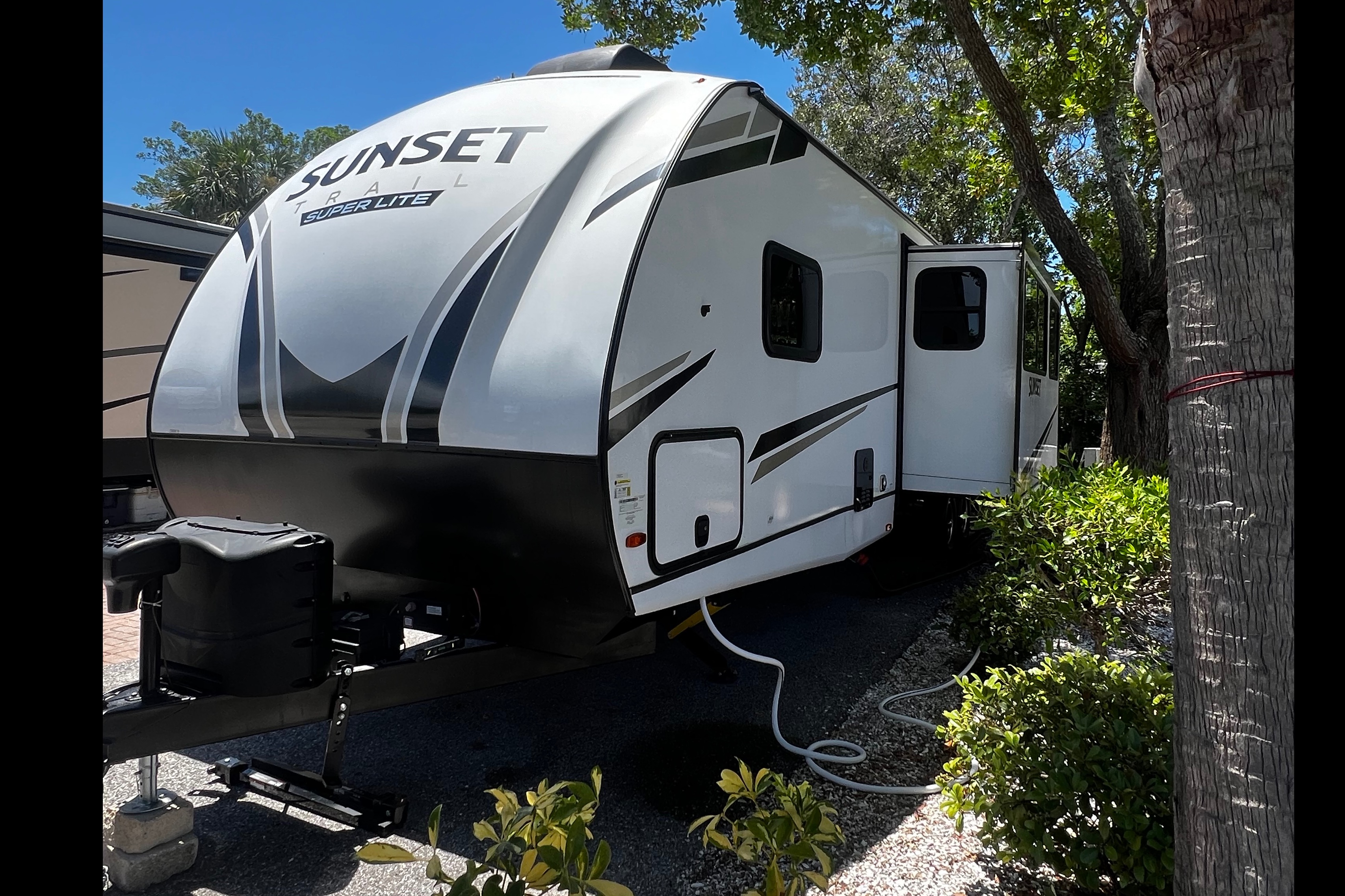 Roberto's Sunset Park RV Sunset super lite Travel Trailer