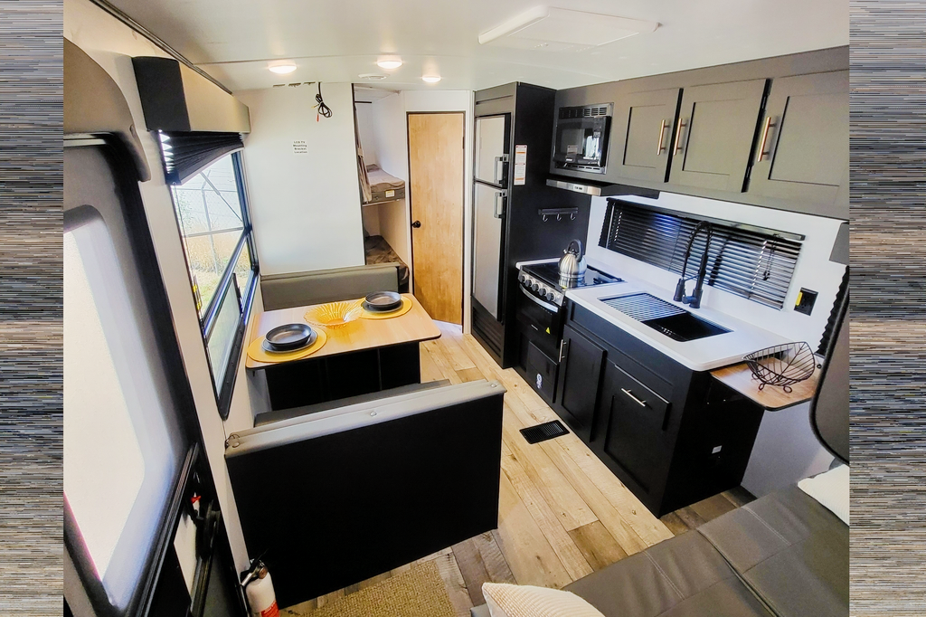 Rv Rentals Way Of Life's Spacious and reliable family sized, New Springdale Travel Trailer 260BHSWE S1