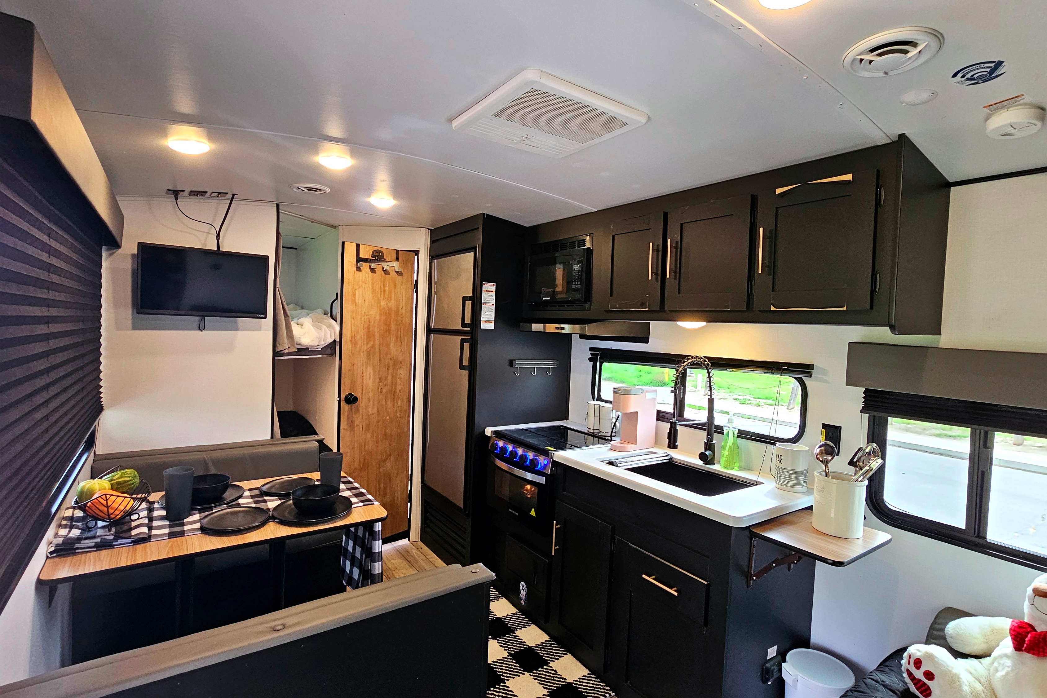 Rv Rentals Way Of Life's Spacious and reliable family sized, New Springdale Travel Trailer 260BHSWE S1