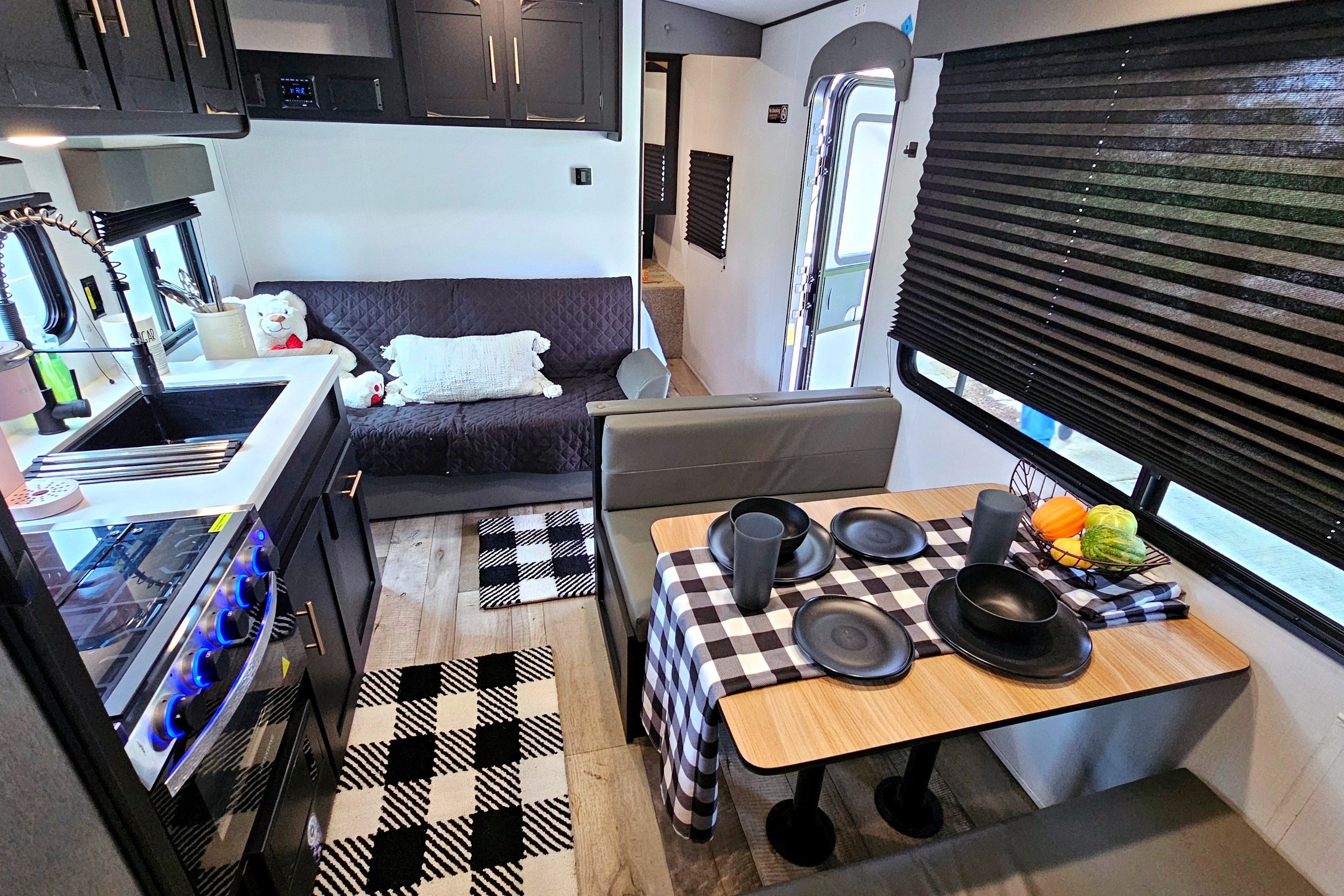 Rv Rentals Way Of Life's Spacious and reliable family sized, New Springdale Travel Trailer 260BHSWE S1