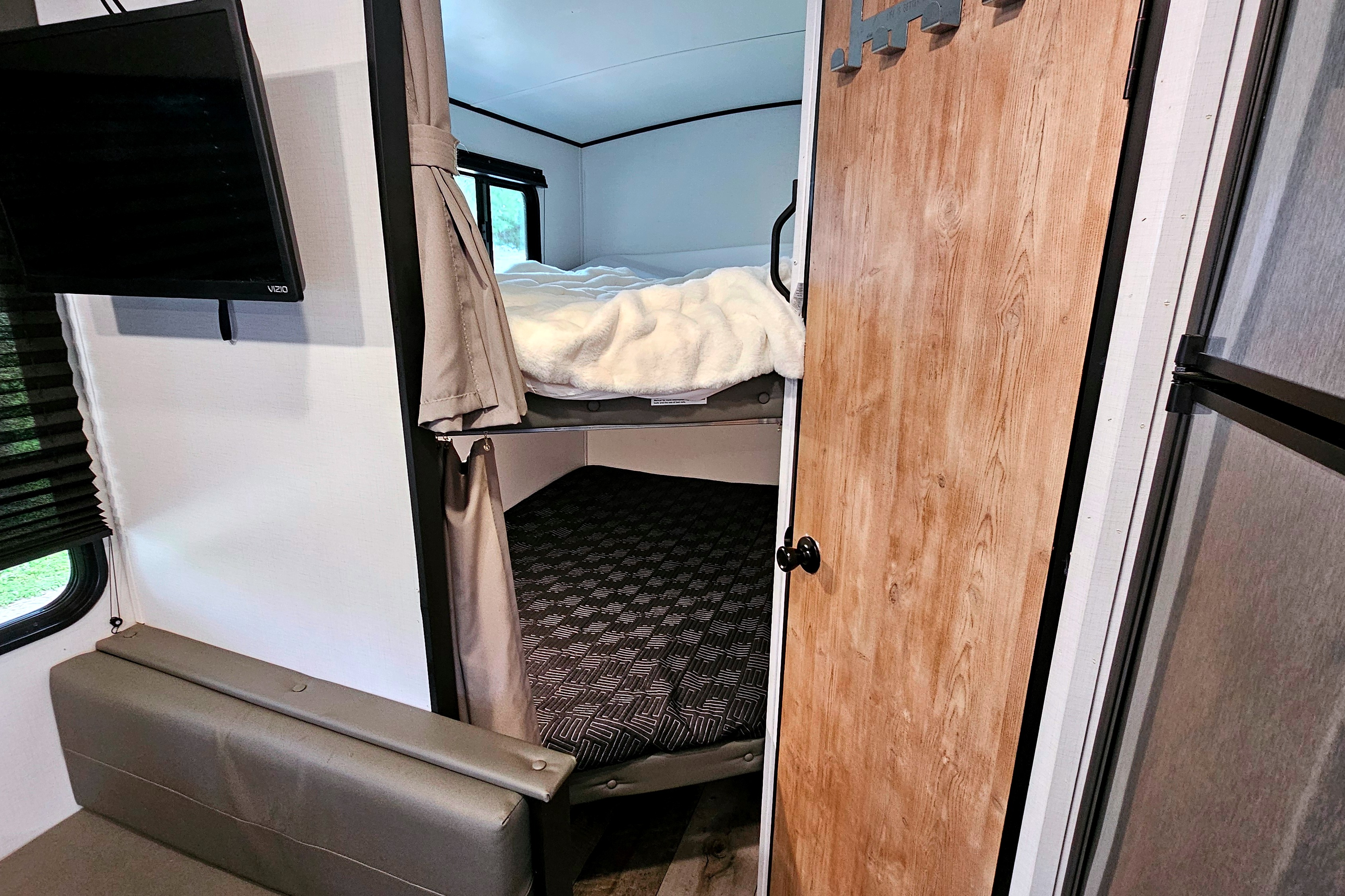 Rv Rentals Way Of Life's Spacious and reliable family sized, New Springdale Travel Trailer 260BHSWE S1