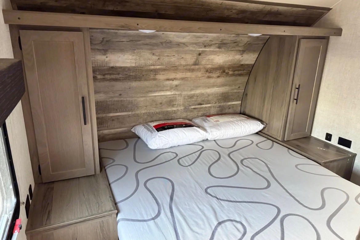 Biggar's Grand River 27BHS Travel Trailer