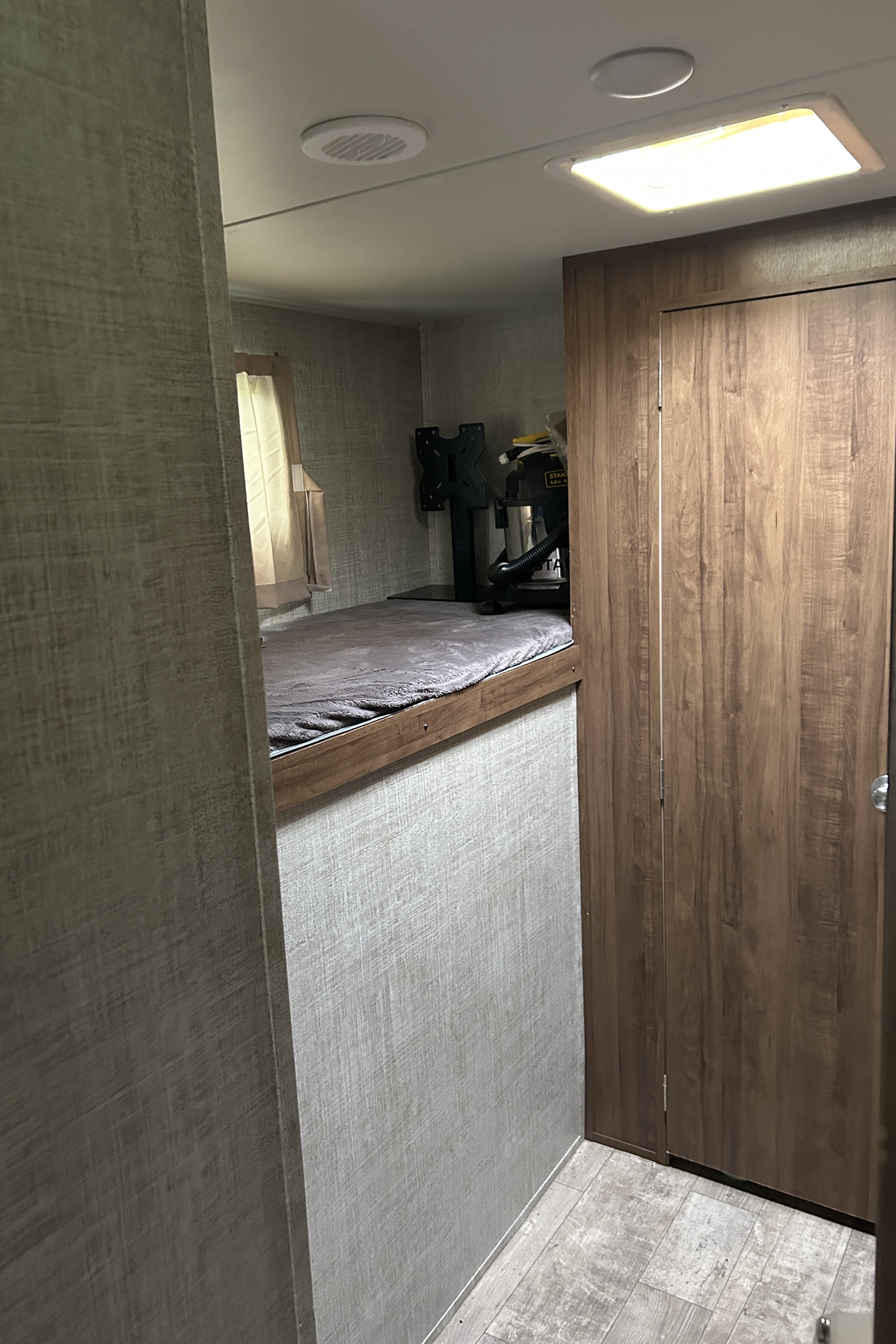 Biggar's Grand River 27BHS Travel Trailer