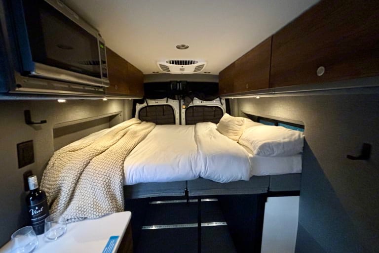 AWD Storyteller Overland Mode LT Class B (WildOnes Dreamsicle)