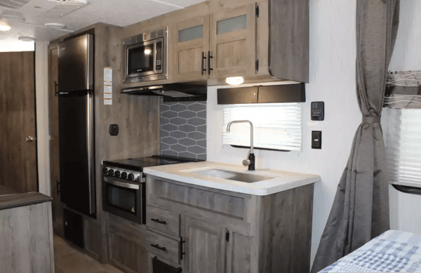 Super light Palomino Puma XLE Travel Trailer