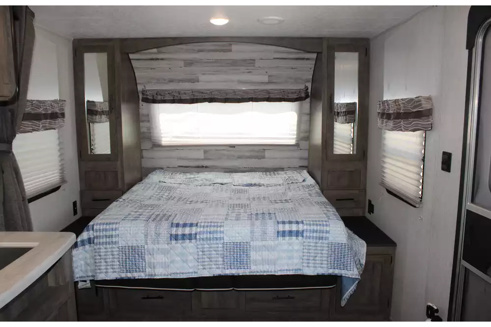 Super light Palomino Puma XLE Travel Trailer