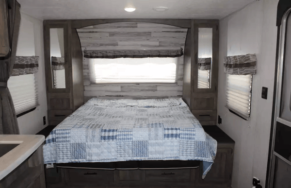 Super light Palomino Puma XLE Travel Trailer