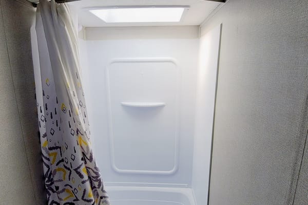 NEW Fully Loaded Keystone Hideout w/ AC, Electric Fireplace, Bunk House & Central Vacuum