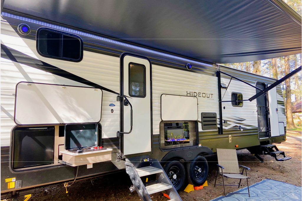 NEW Fully Loaded Keystone Hideout w/ AC, Electric Fireplace, Bunk House & Central Vacuum
