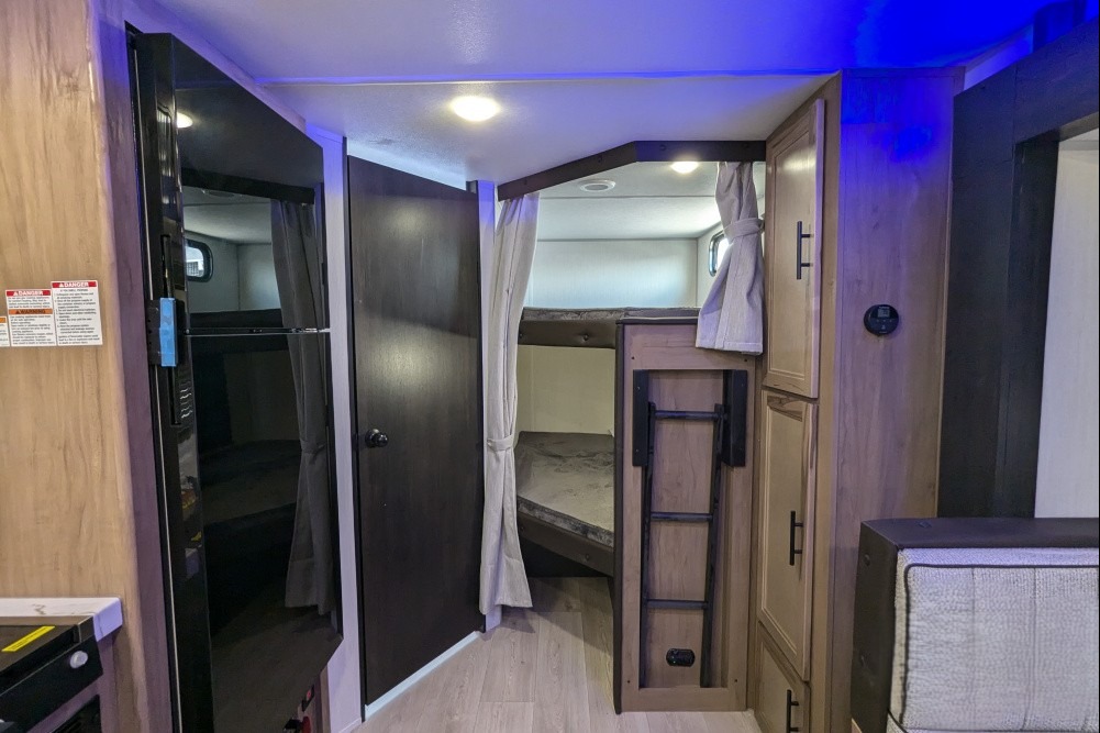 🐺 Sugar Wolf 🐺 Dual Entry • Double Bunks • Slide-Out • Sleeps 8