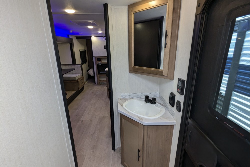 🐺 Sugar Wolf 🐺 Dual Entry • Double Bunks • Slide-Out • Sleeps 8