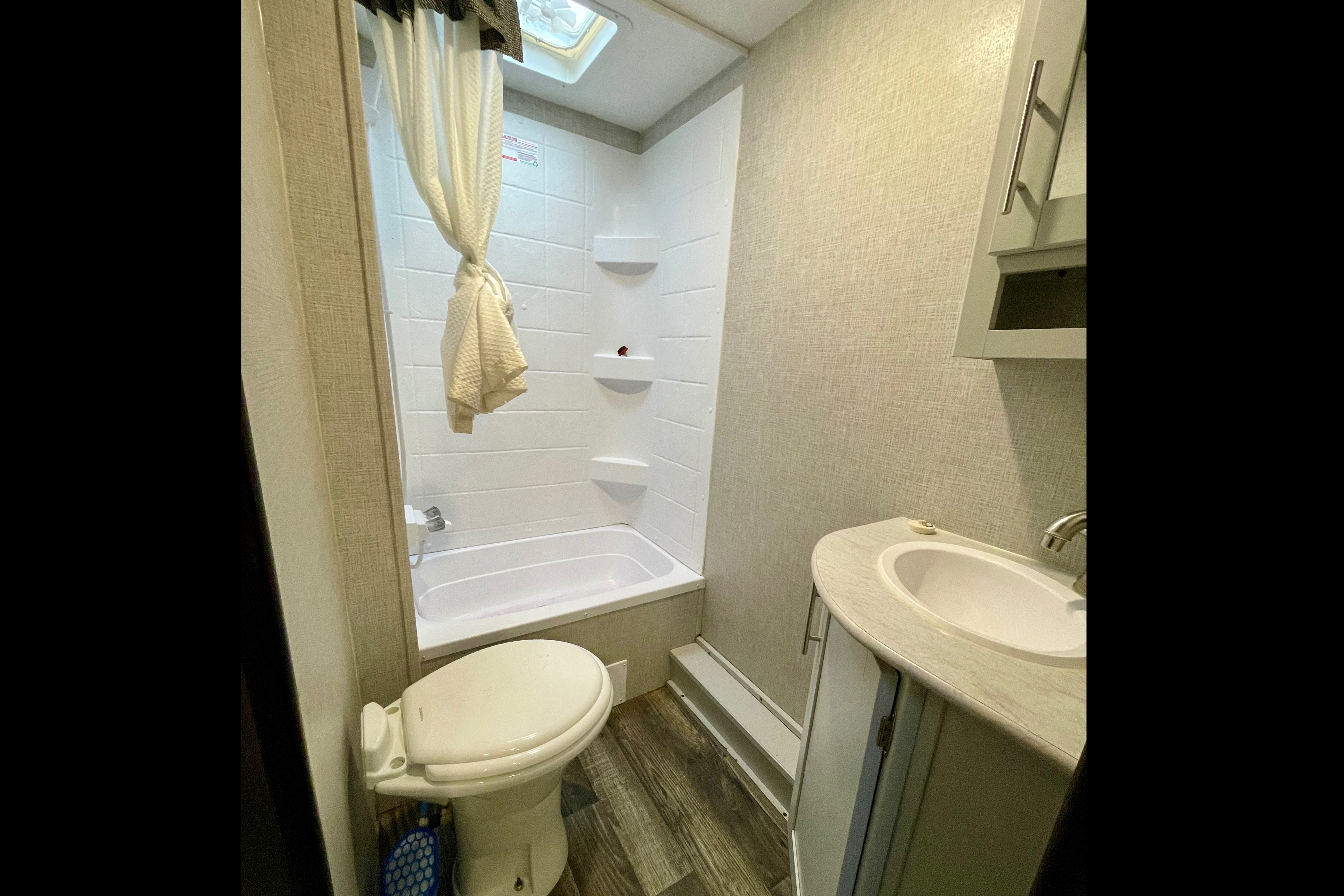 Cozy Bullet 28’ - Home Away From Home