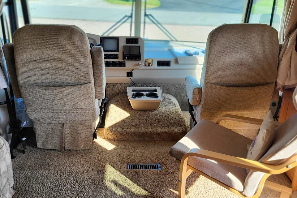 Squibbies Winnebago Voyage Class A