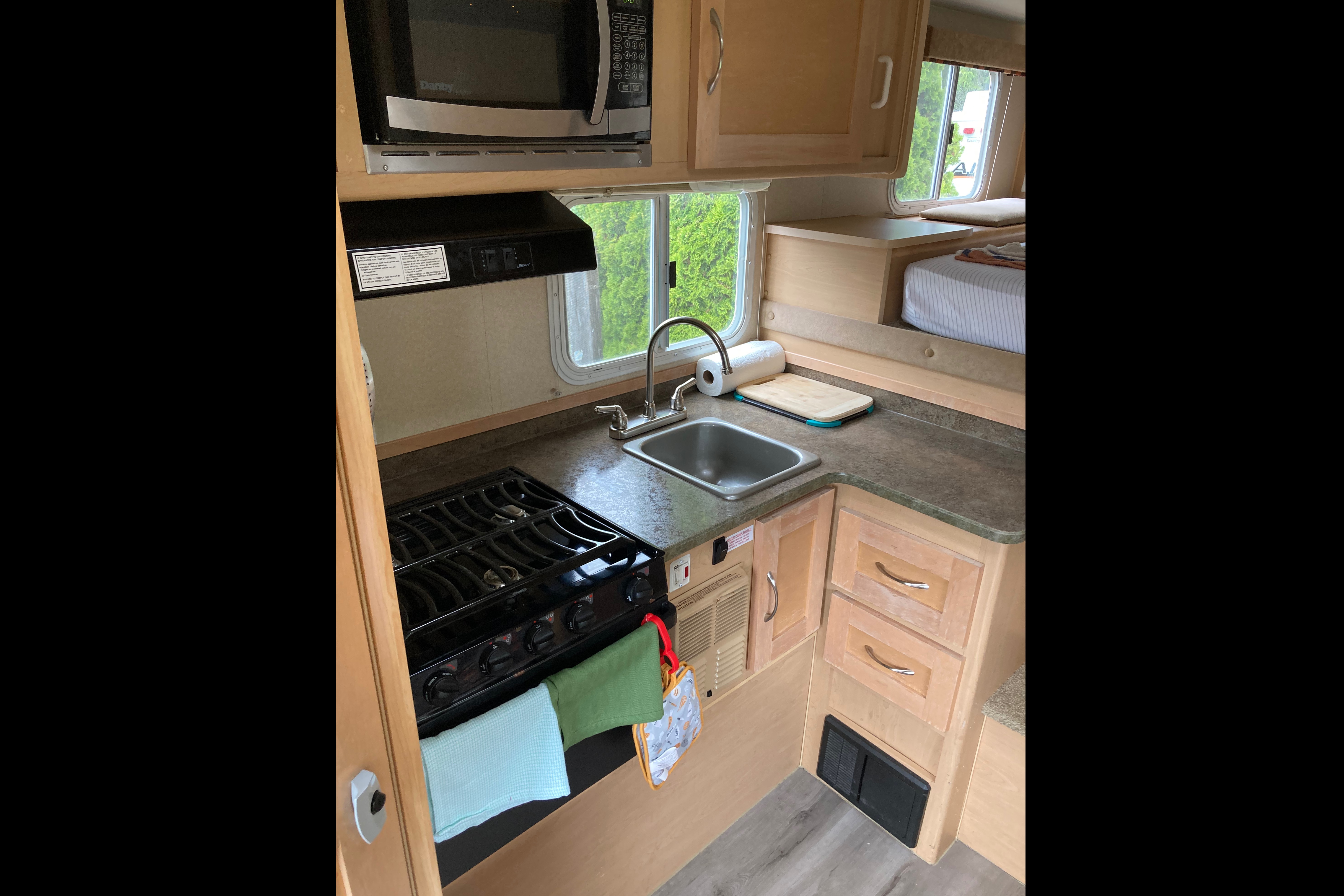 4x4 Silverado 2500HD with Adventurer Truck Camper (STARLINK INTERNET)