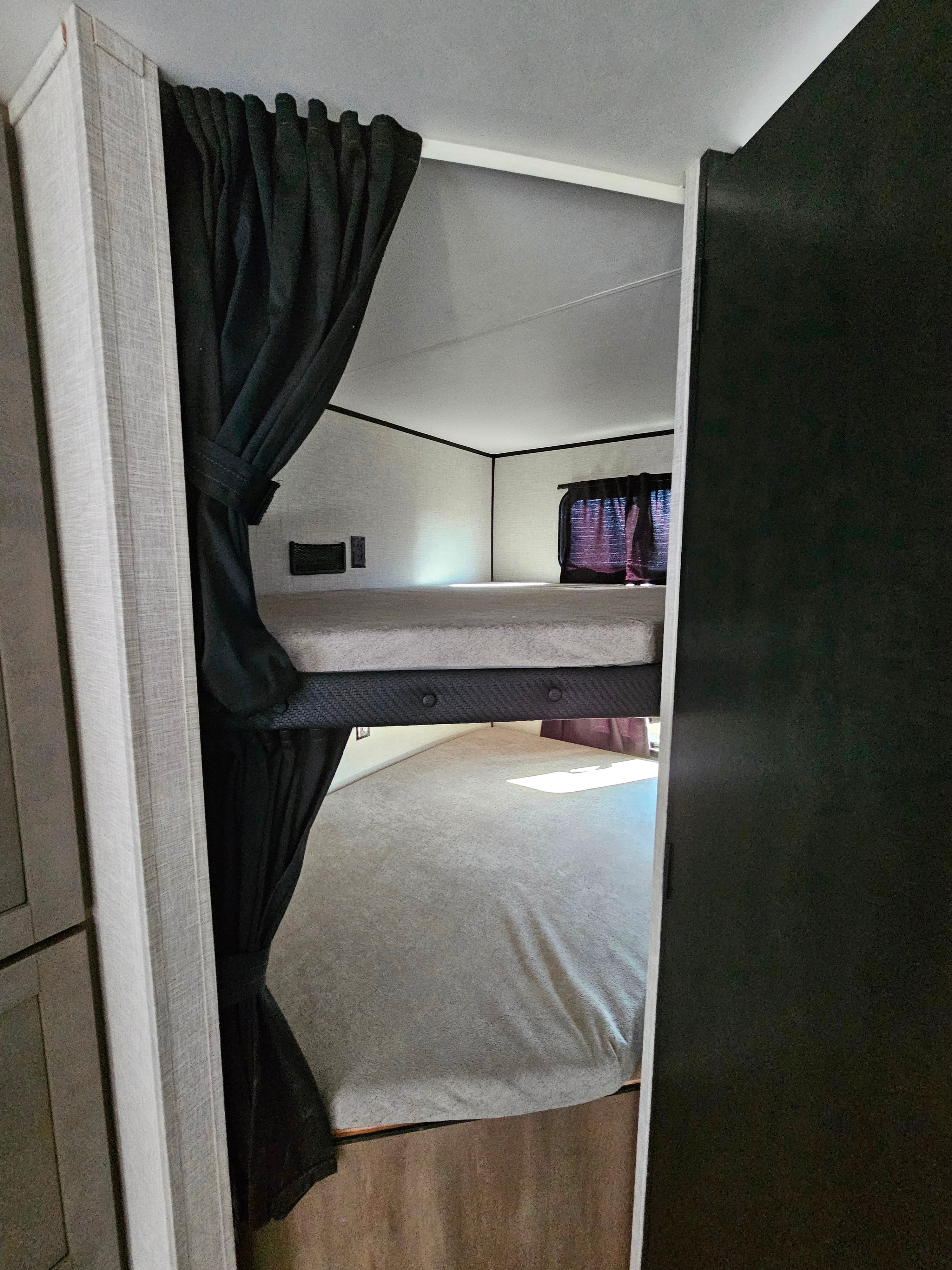 Terrah's Starcraft BHS26 Travel Trailer