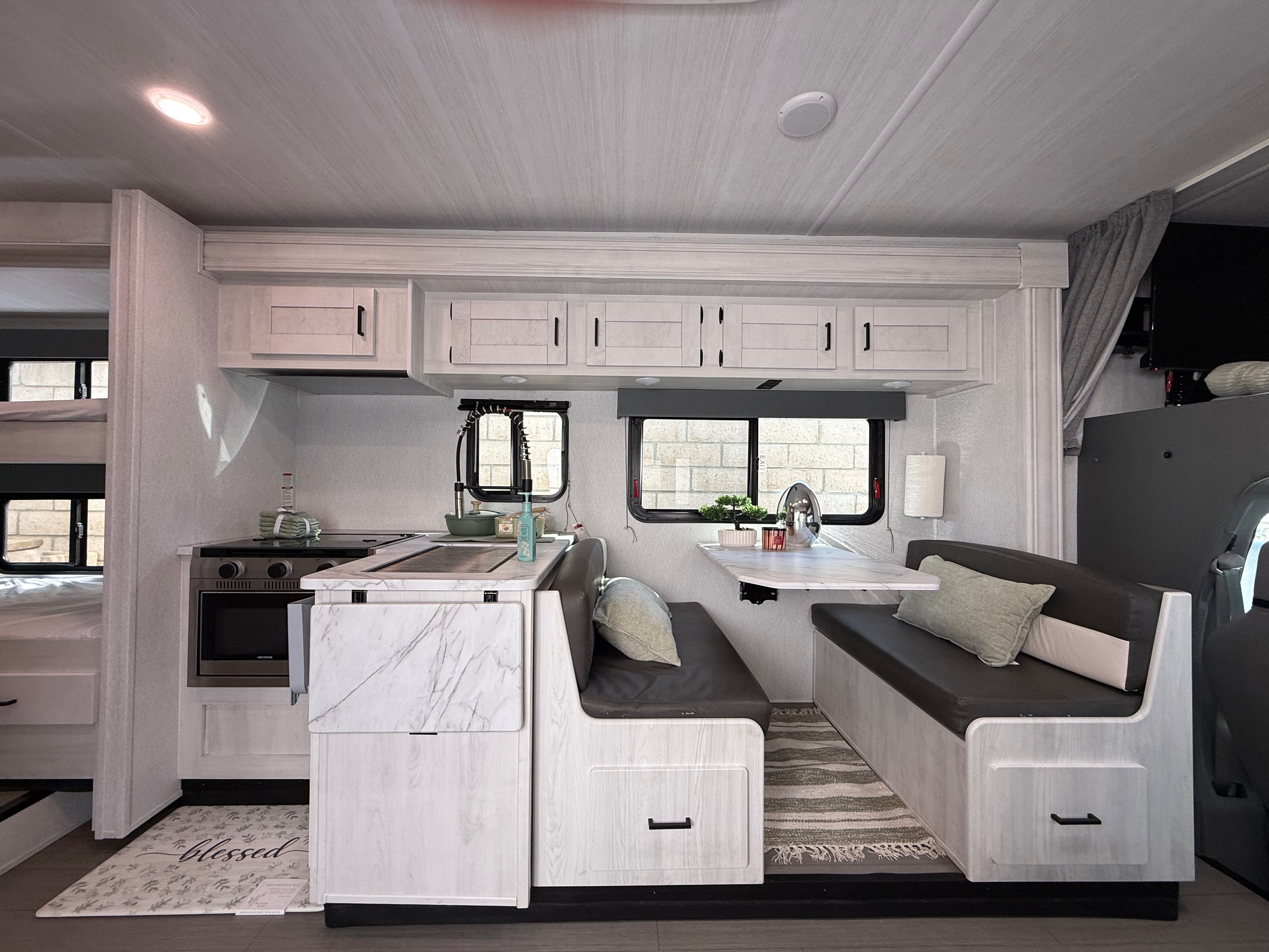 Forest River Entrada 3100FB Luxury Easy to drive Class C sleep up to 10