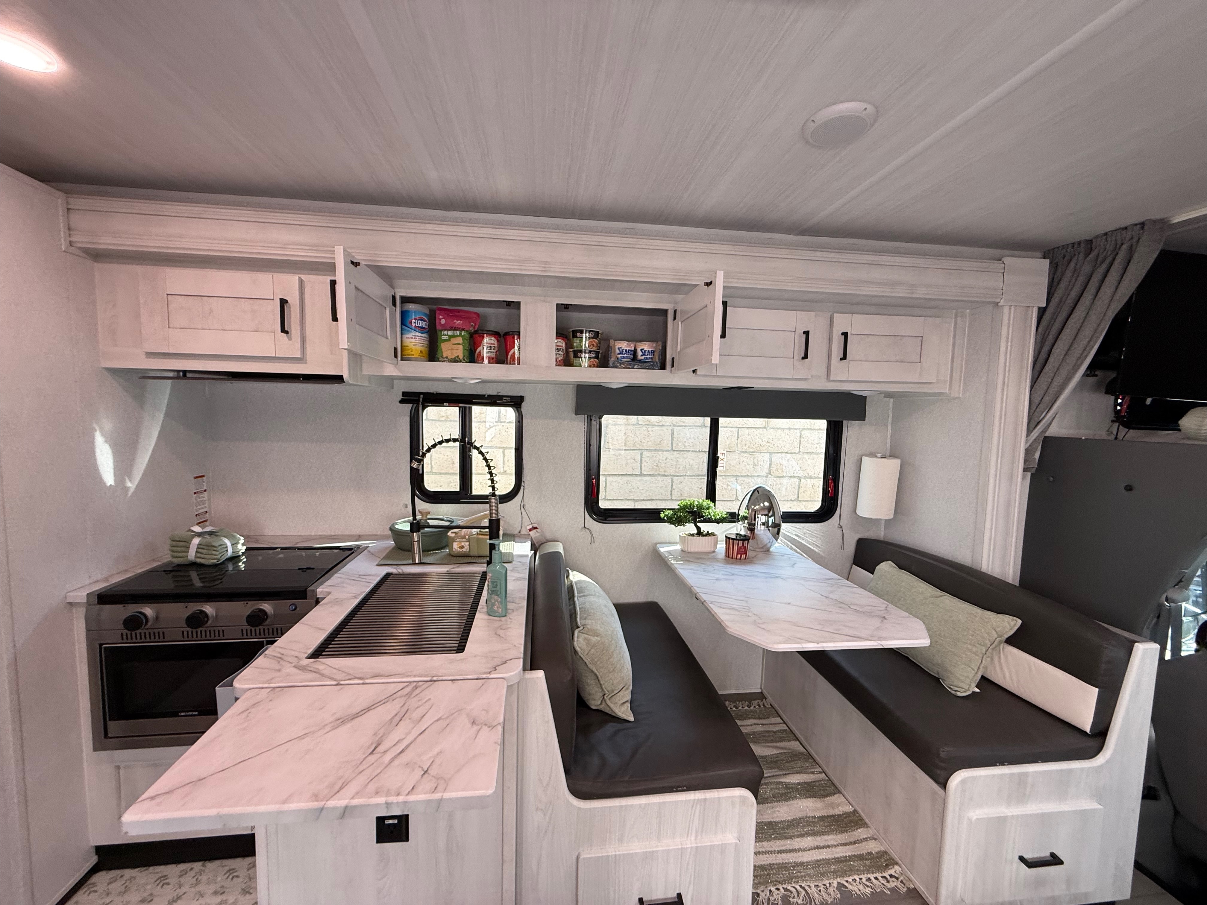 Forest River Entrada 3100FB Luxury Easy to drive Class C sleep up to 10