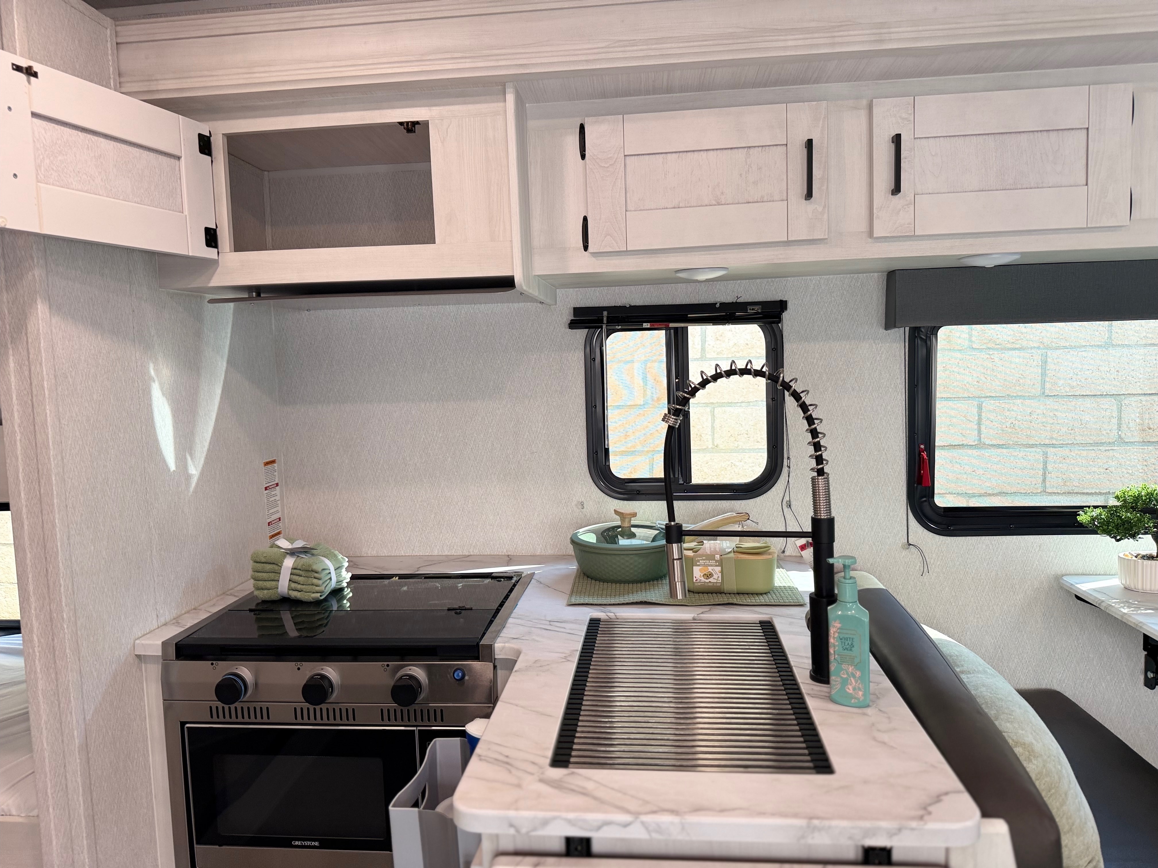 Forest River Entrada 3100FB Luxury Easy to drive Class C sleep up to 10