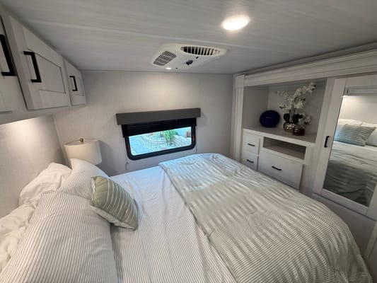 Forest River Entrada 3100FB Luxury Easy to drive Class C sleep up to 10