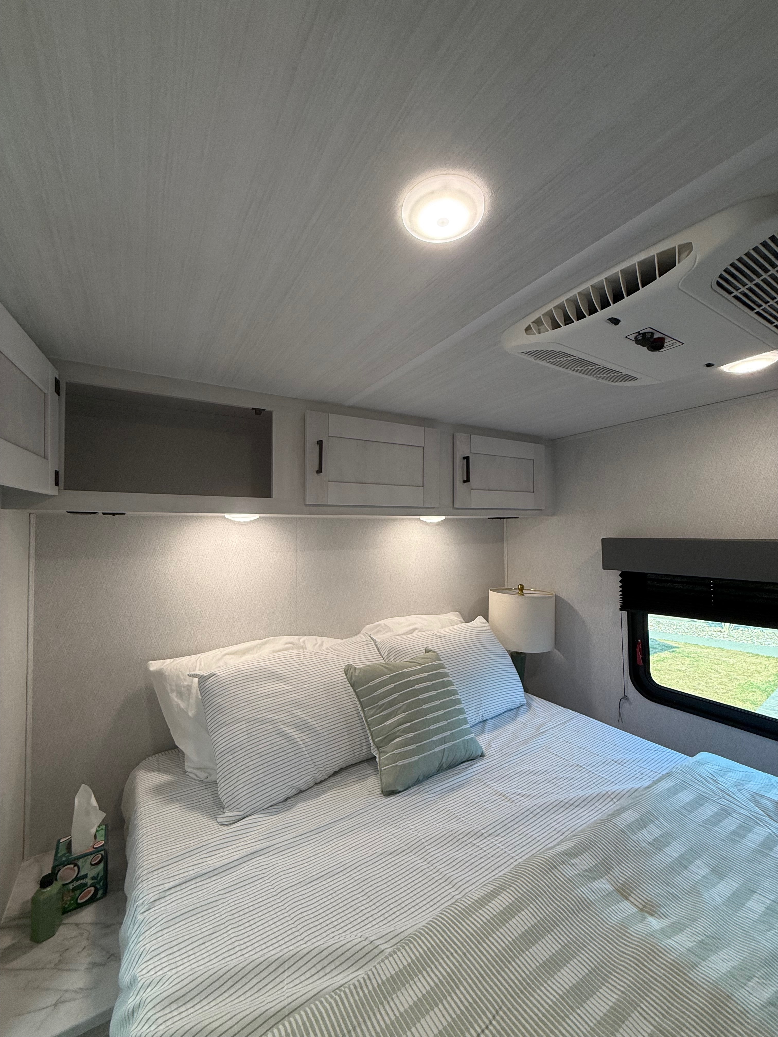 Forest River Entrada 3100FB Luxury Easy to drive Class C sleep up to 10