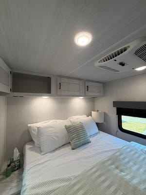 Forest River Entrada 3100FB Luxury Easy to drive Class C sleep up to 10