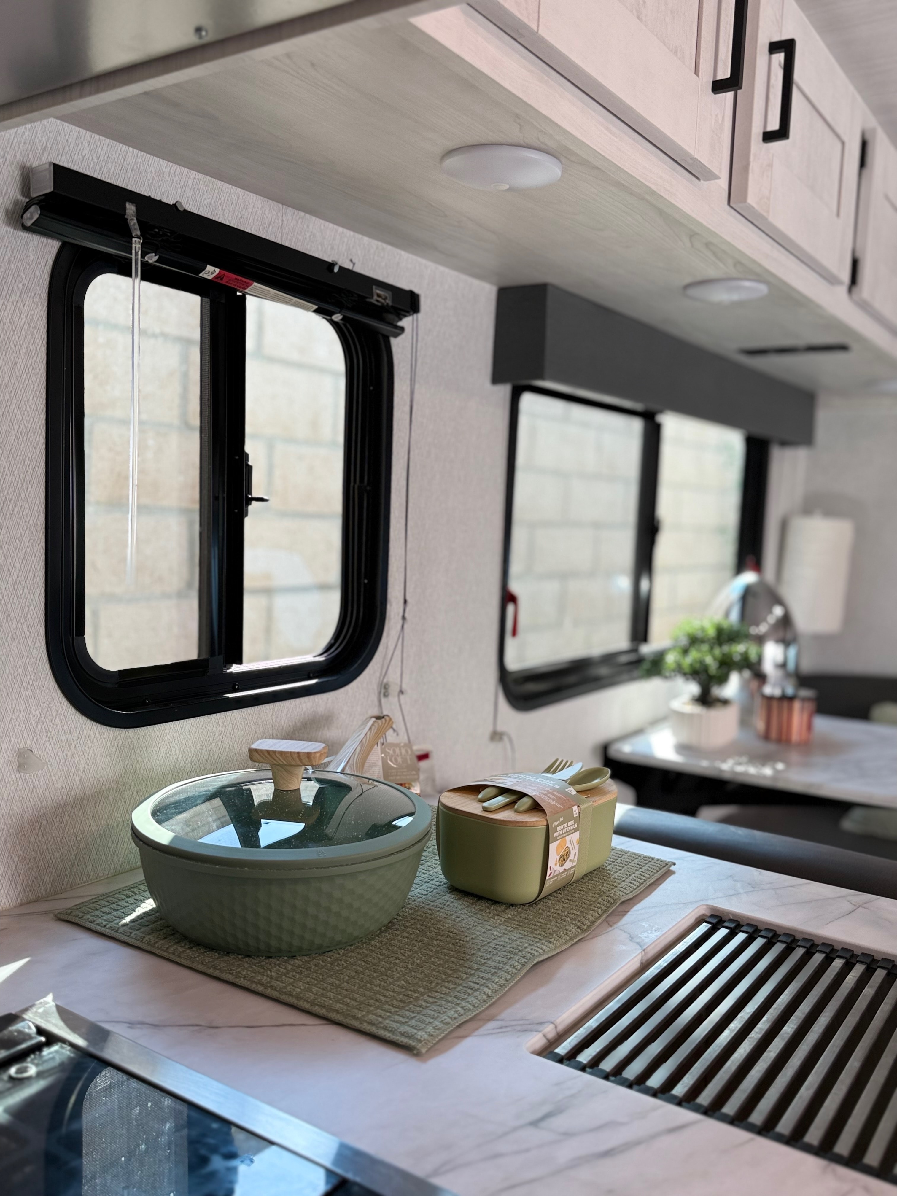 Forest River Entrada 3100FB Luxury Easy to drive Class C sleep up to 10