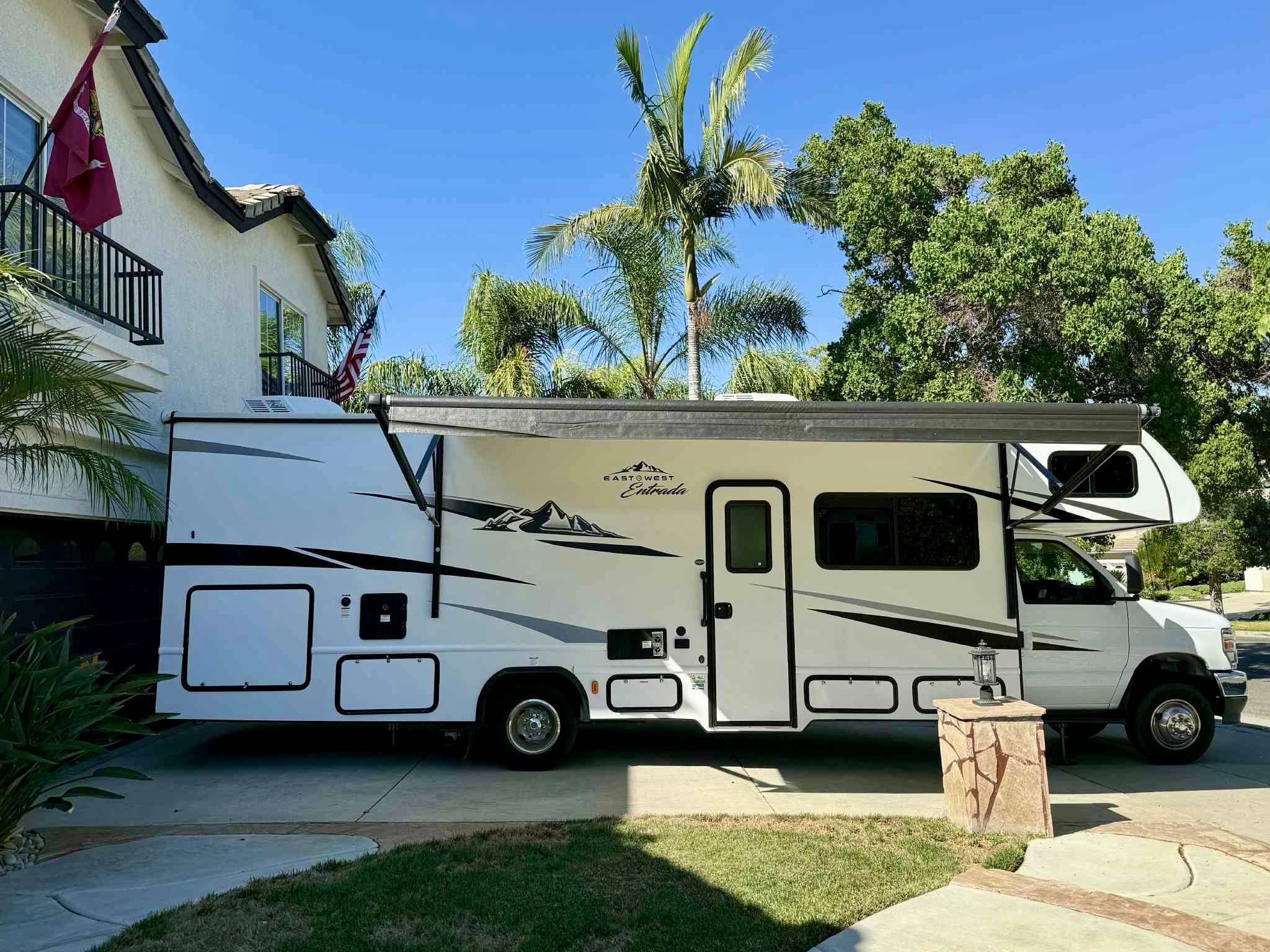Forest River Entrada 3100FB Luxury Easy to drive Class C sleep up to 10