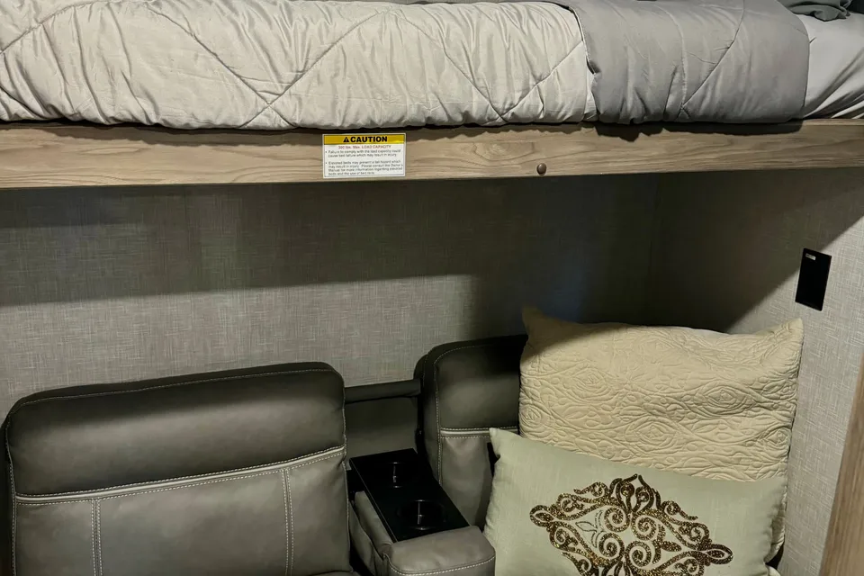 2022 CrossRoads RV Zinger ZR290KB