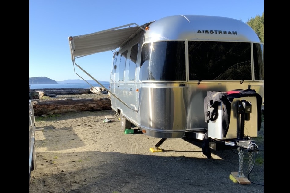 Miraj - Airstream Caravel 22FB Travel Trailer