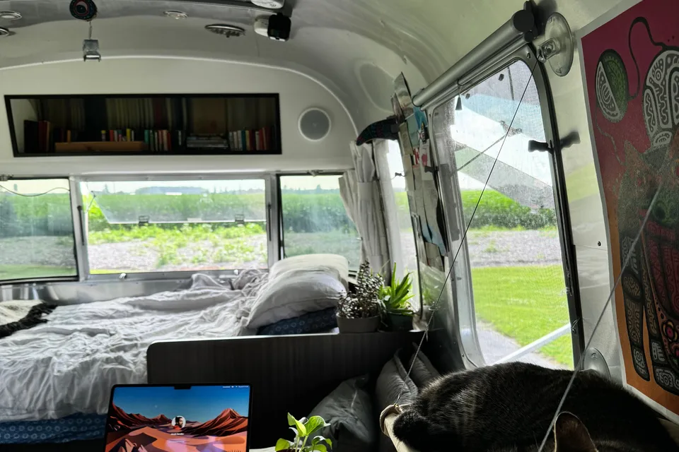 Miraj - Airstream Caravel 22FB Travel Trailer