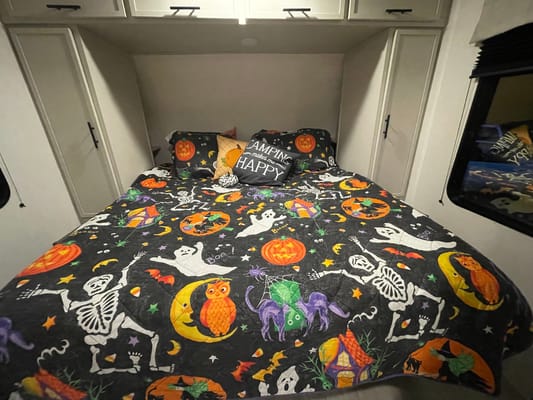 Sweet Pea II - 2026 Bunk House with Camp King bed
