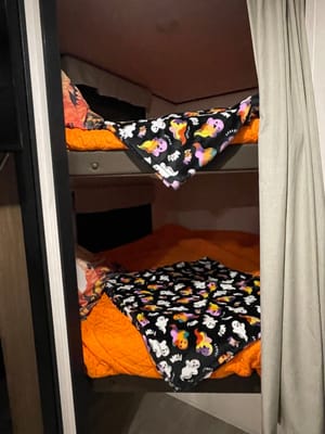 Sweet Pea II - 2026 Bunk House with Camp King bed