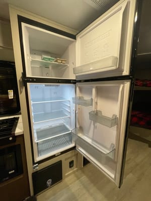 Sweet Pea II - 2026 Bunk House with Camp King bed