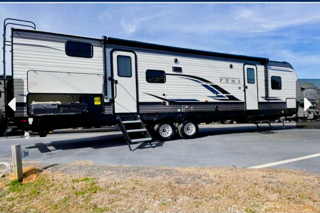 Jeremy's Palomino 28BHSS Travel Trailer