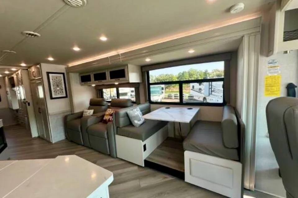 Marquale's Winnebago Adventurer 34W Class A
