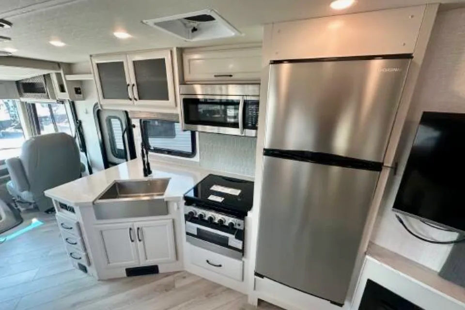 Marquale's Winnebago Adventurer 34W Class A