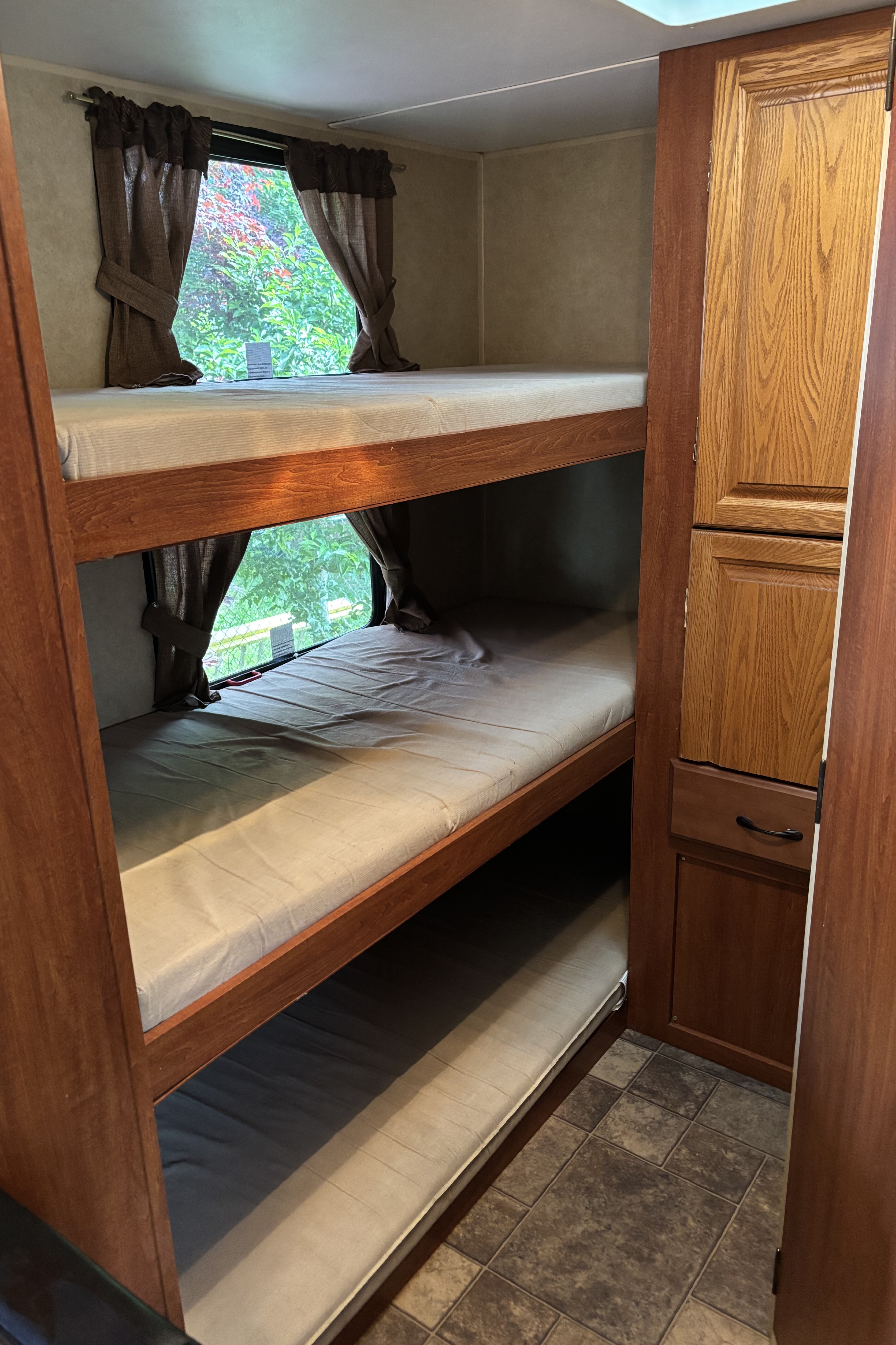Island Adventure Bunkhouse