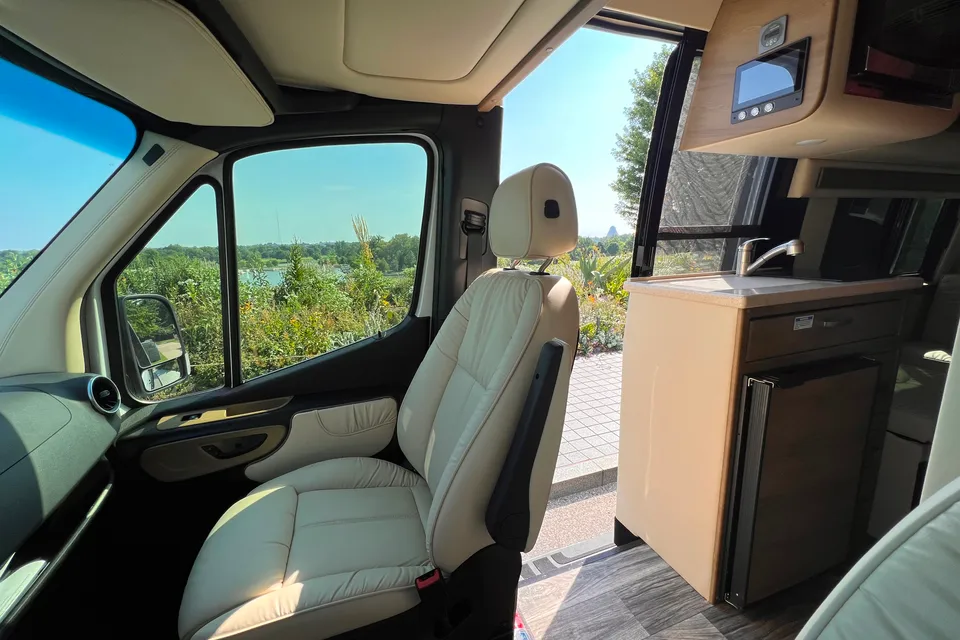 Glamping on Wheels - 2021 MB Luxury 20ft Sprinter