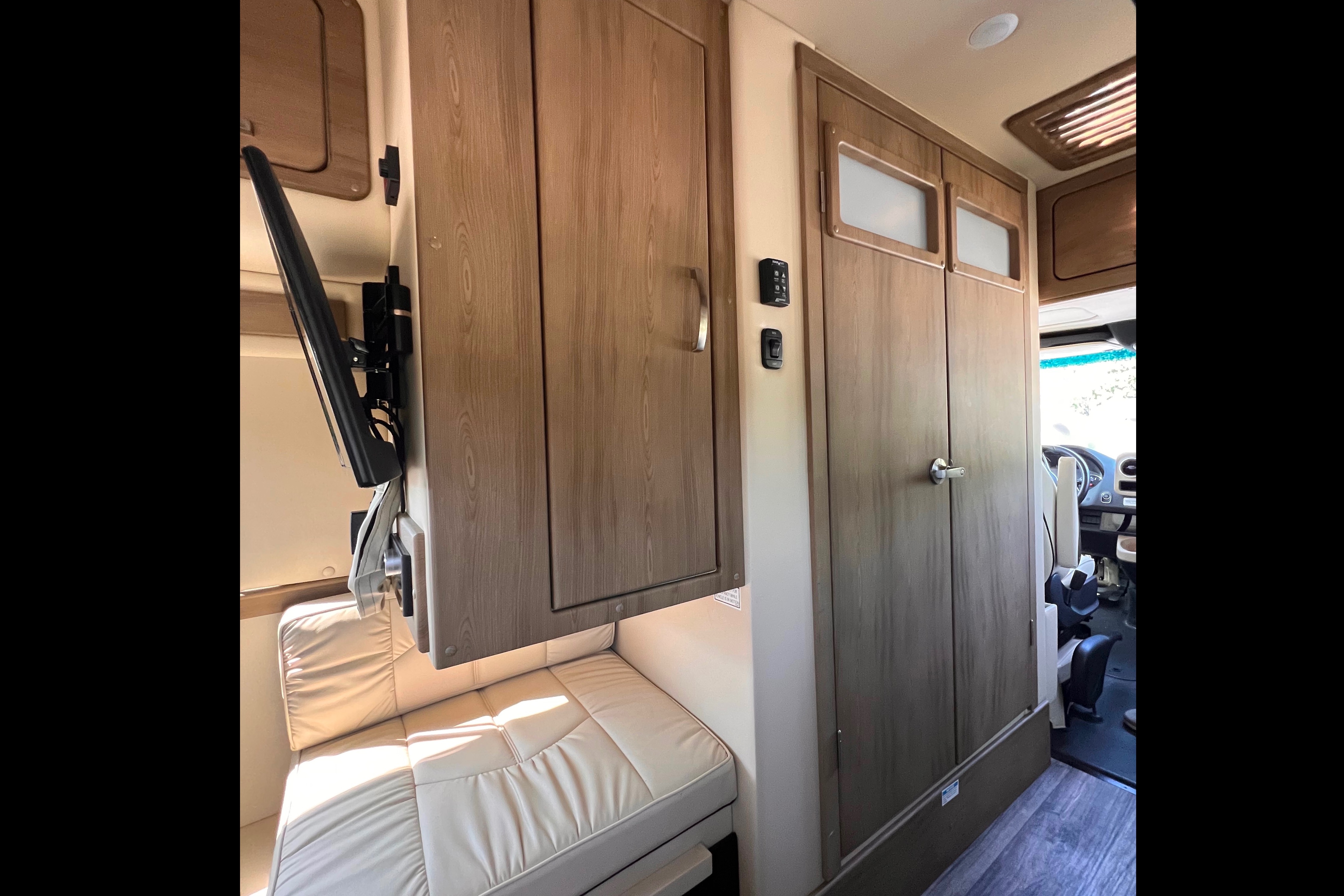 Glamping on Wheels - 2021 MB Luxury 20ft Sprinter