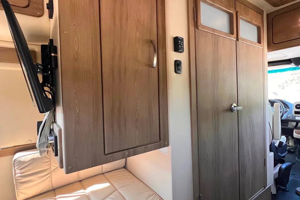 Glamping on Wheels - 2021 MB Luxury 20ft Sprinter