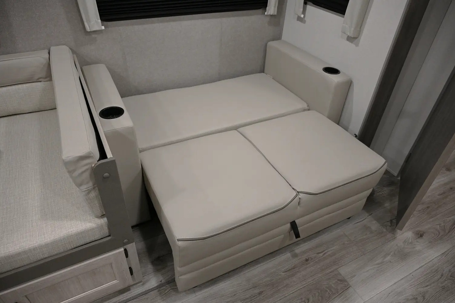 2025 BRAND NEW! Coachmen Catalina Legacy 263BHSCK