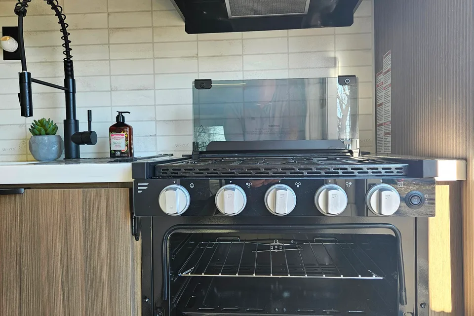 Amazing Patio with Outdoor Kitchen!!