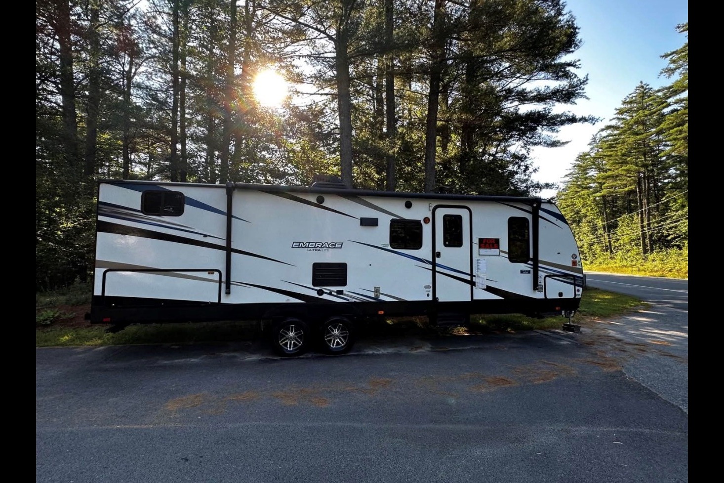 Kelvin's Luxury Cruiser RV Embrace EL275 Travel Trailer King size Bed