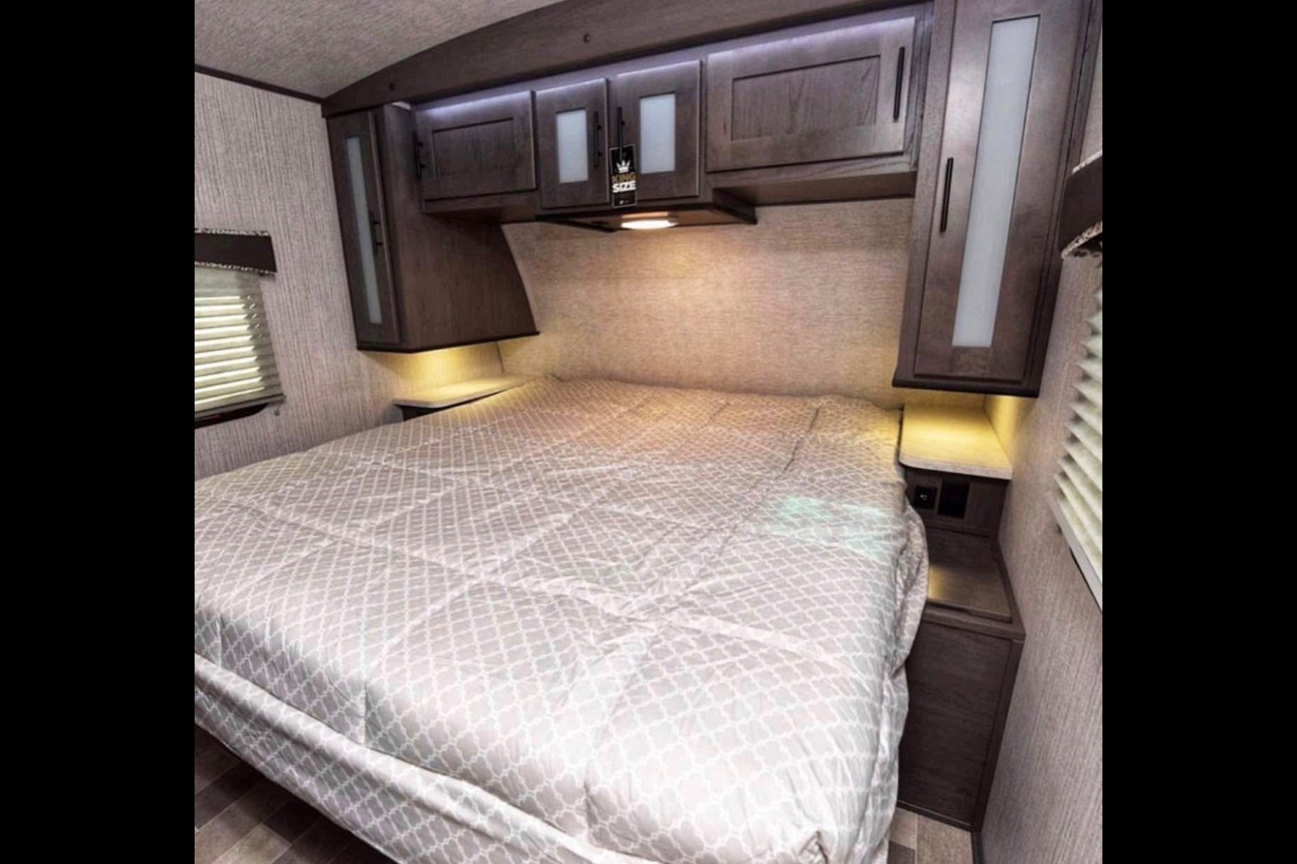 Kelvin's Luxury Cruiser RV Embrace EL275 Travel Trailer King size Bed